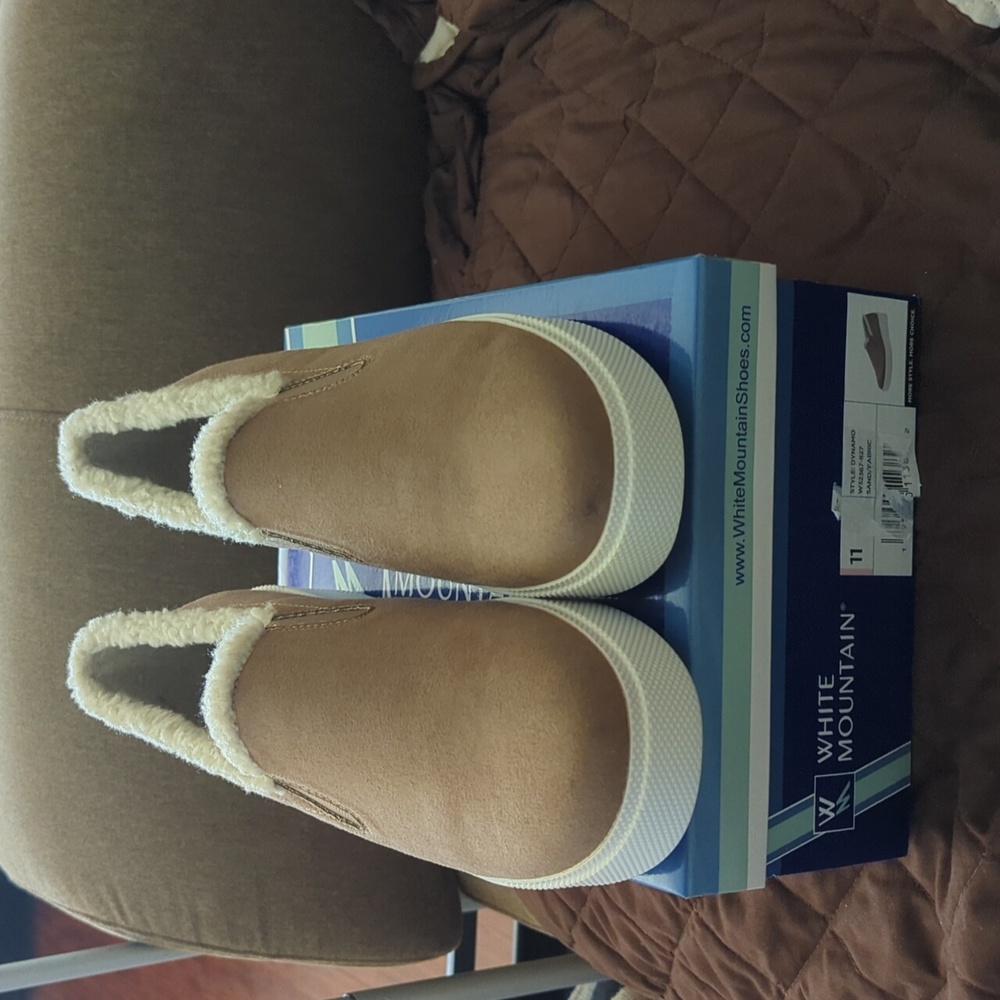 NWOT Women's Dynamo Platform Sneakers by White Mountain, Size 11